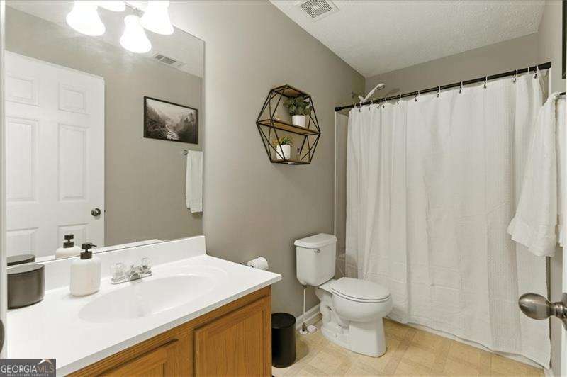302 Oak Leaf Place Property Photo 12