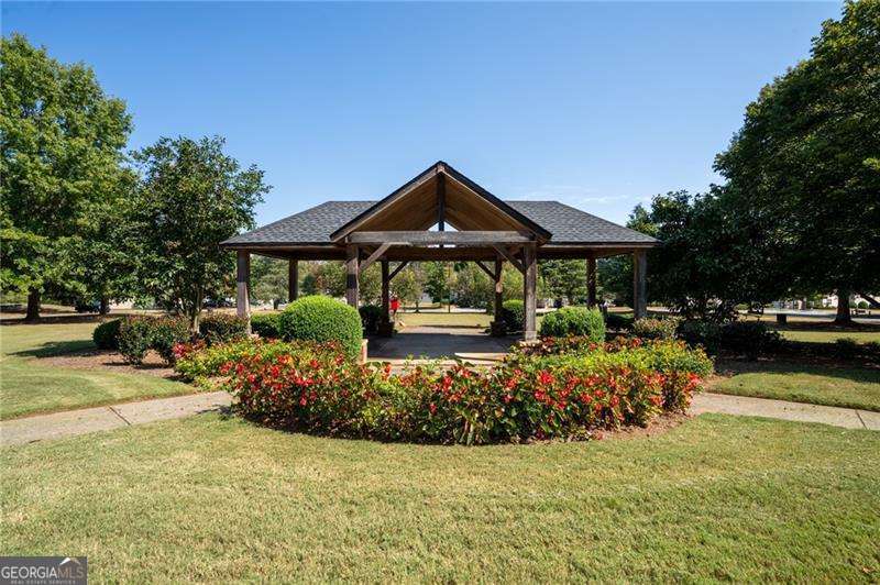 302 Oak Leaf Place Property Photo 15
