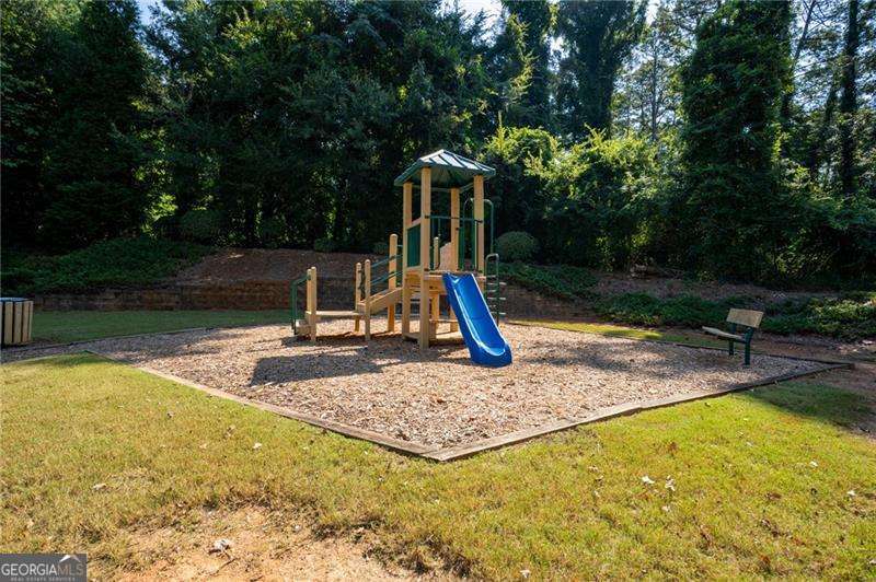 302 Oak Leaf Place Property Photo 16