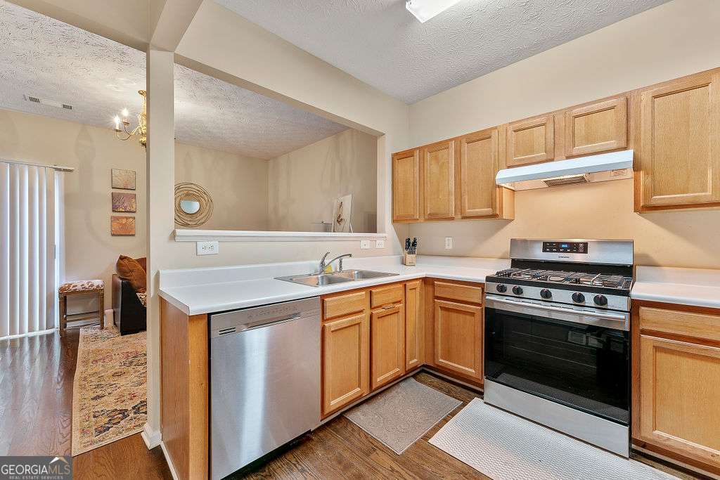1343 Penhurst Drive Property Photo 3