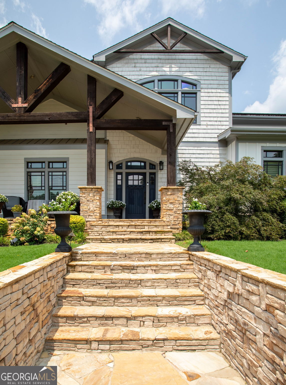 2019 Cambridge Avenue Property Photo 2