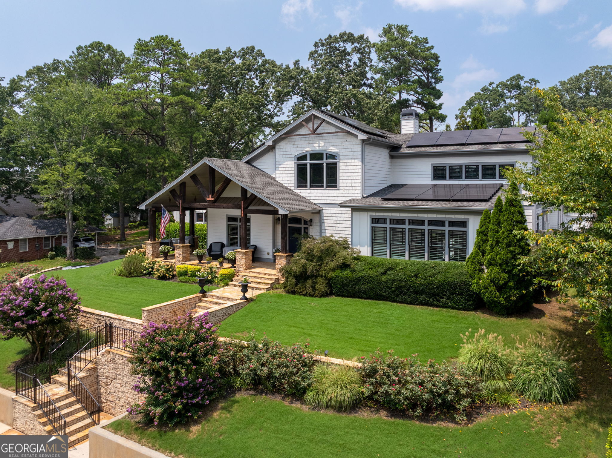 2019 Cambridge Avenue Property Photo 3