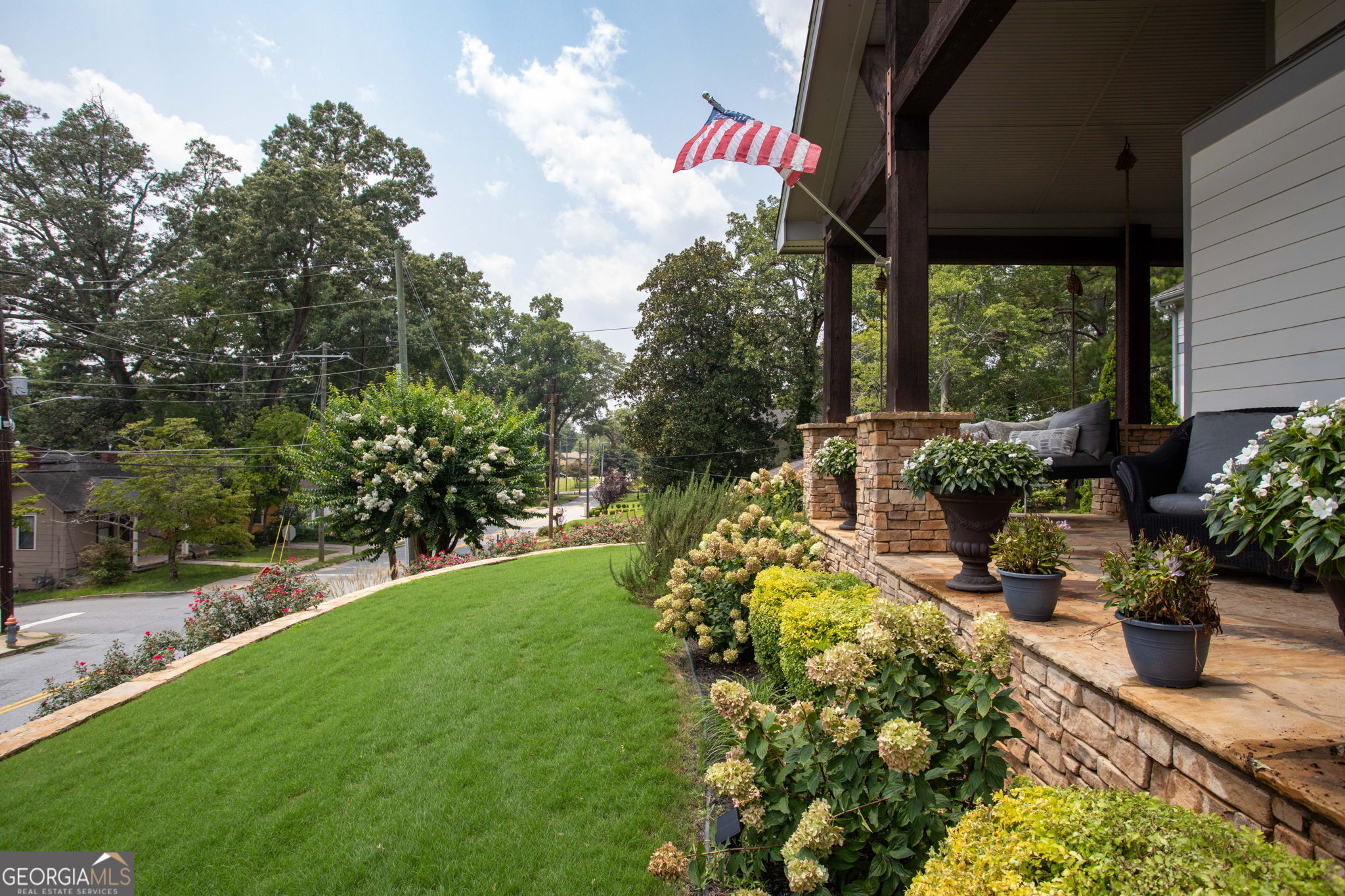 2019 Cambridge Avenue Property Photo 4