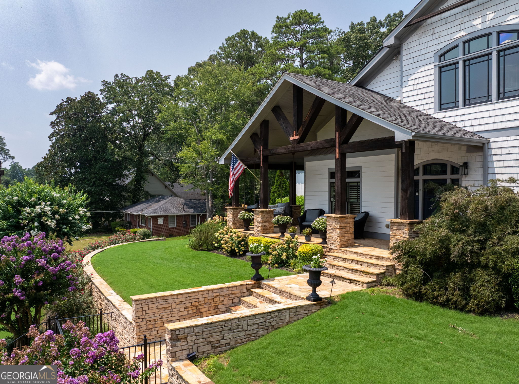2019 Cambridge Avenue Property Photo 5