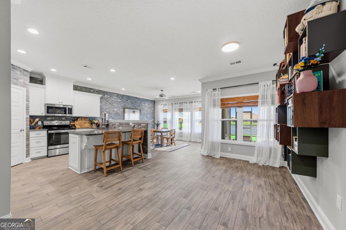 147 The Villas Way Property Photo 6