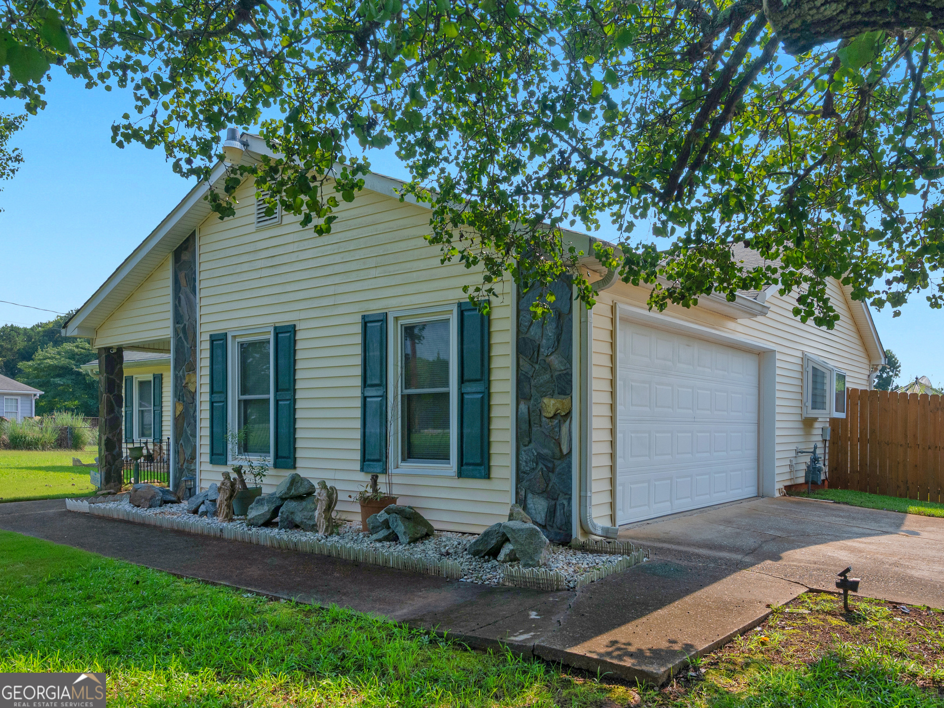109 Summerfield Drive Property Photo 3