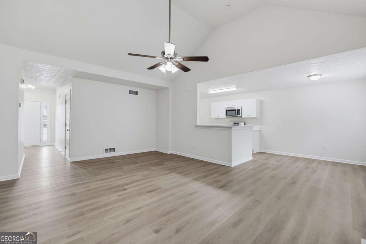 317 St Charles Avenue Property Photo 4