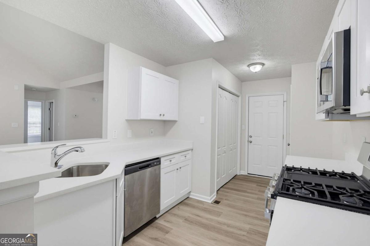 317 St Charles Avenue Property Photo 8