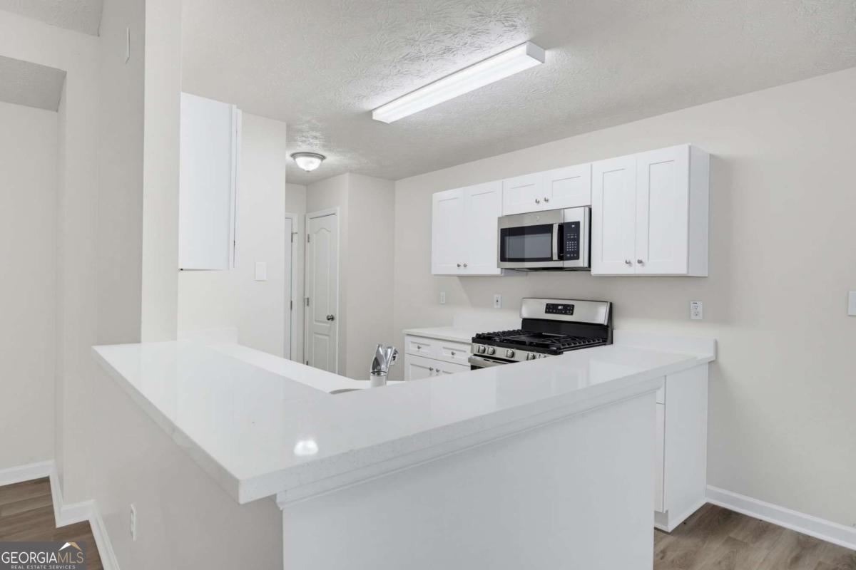 317 St Charles Avenue Property Photo 10