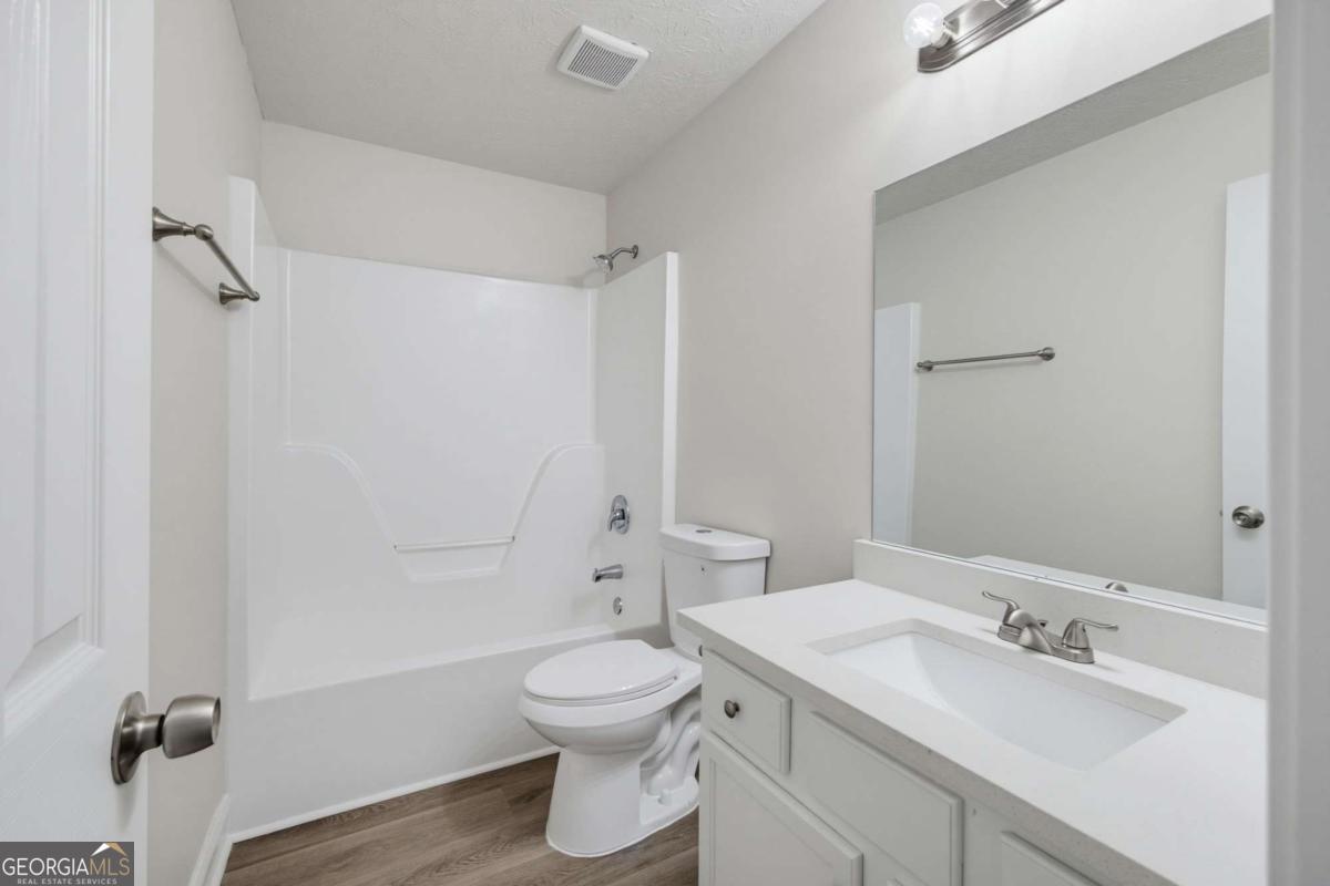 317 St Charles Avenue Property Photo 17