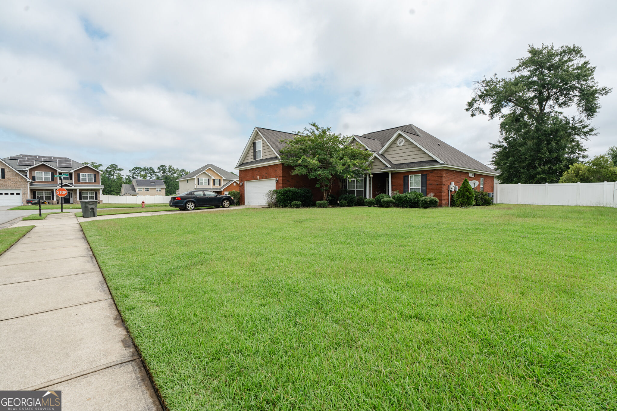 601 Red Oak Lane