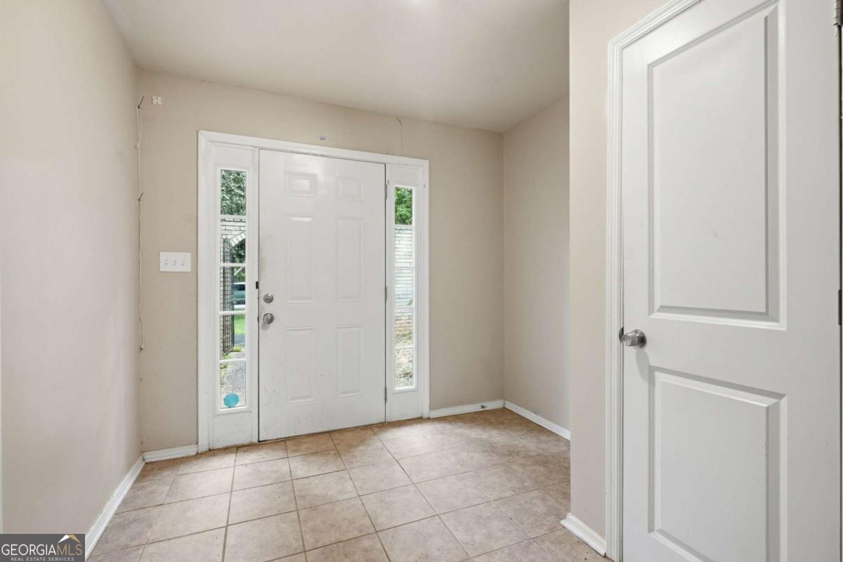 7037 Dalmatia Drive Property Photo 8