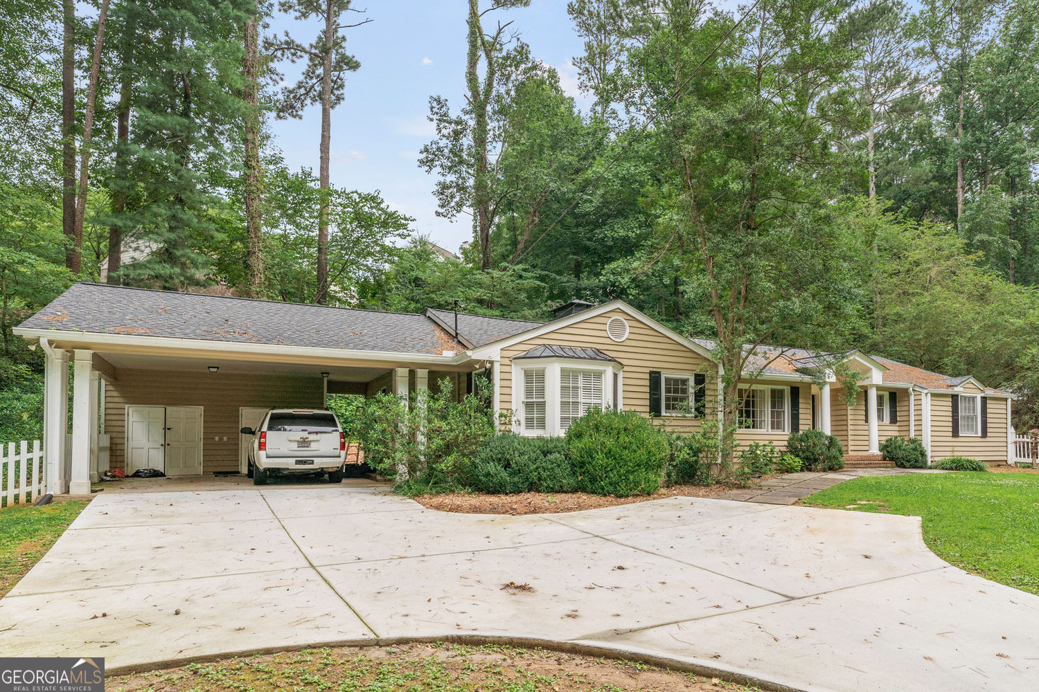 2986 Mornington Drive Nw Property Photo 3