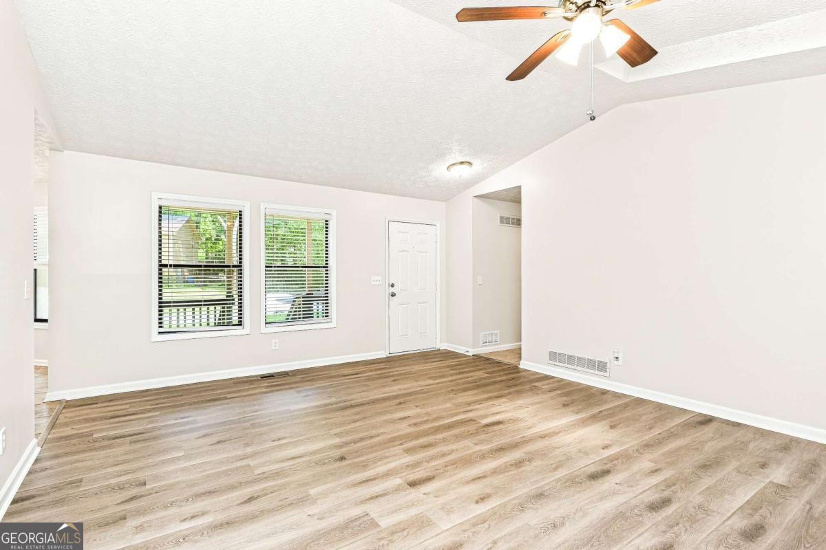5561 Deerfield Place Nw Property Photo 4