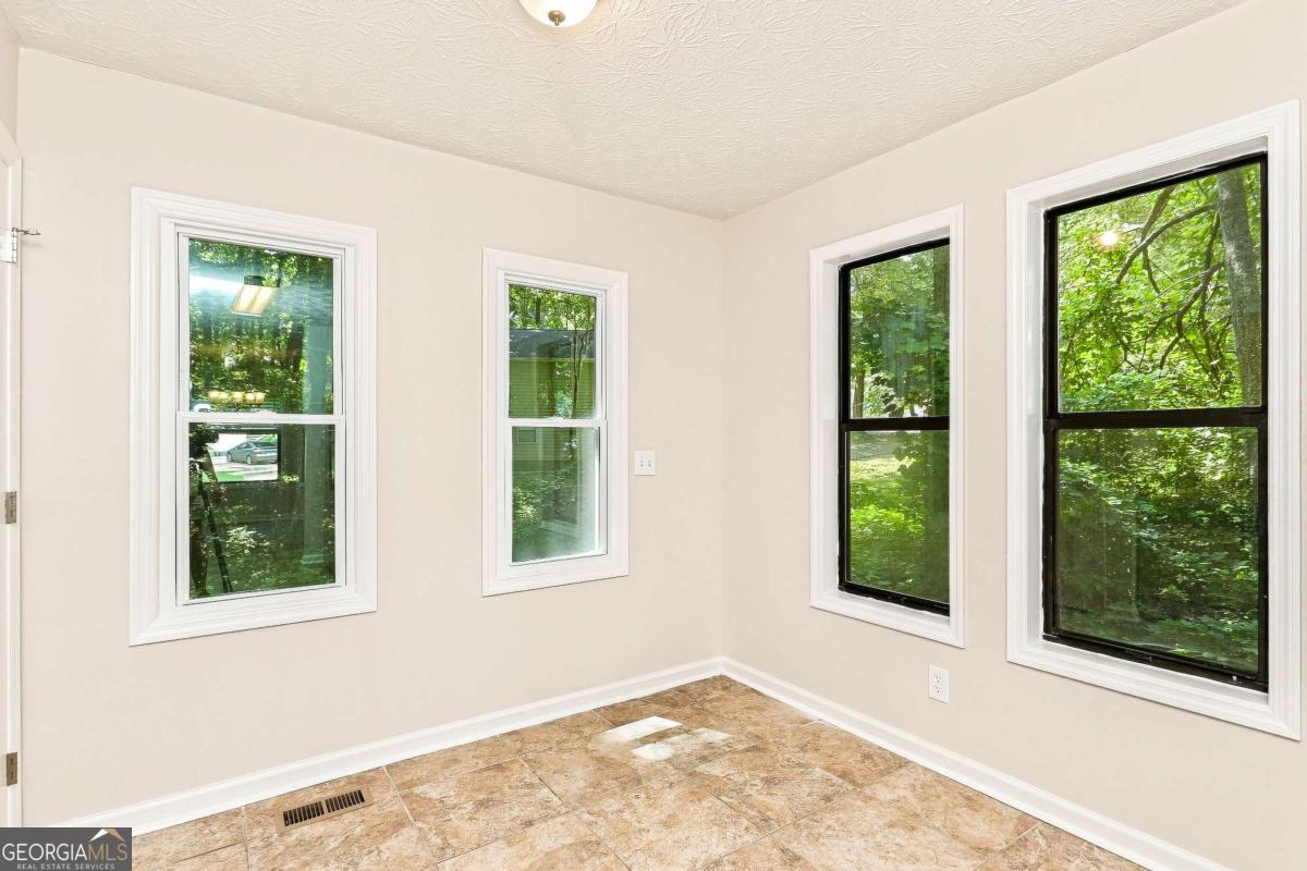 5561 Deerfield Place Nw Property Photo 5