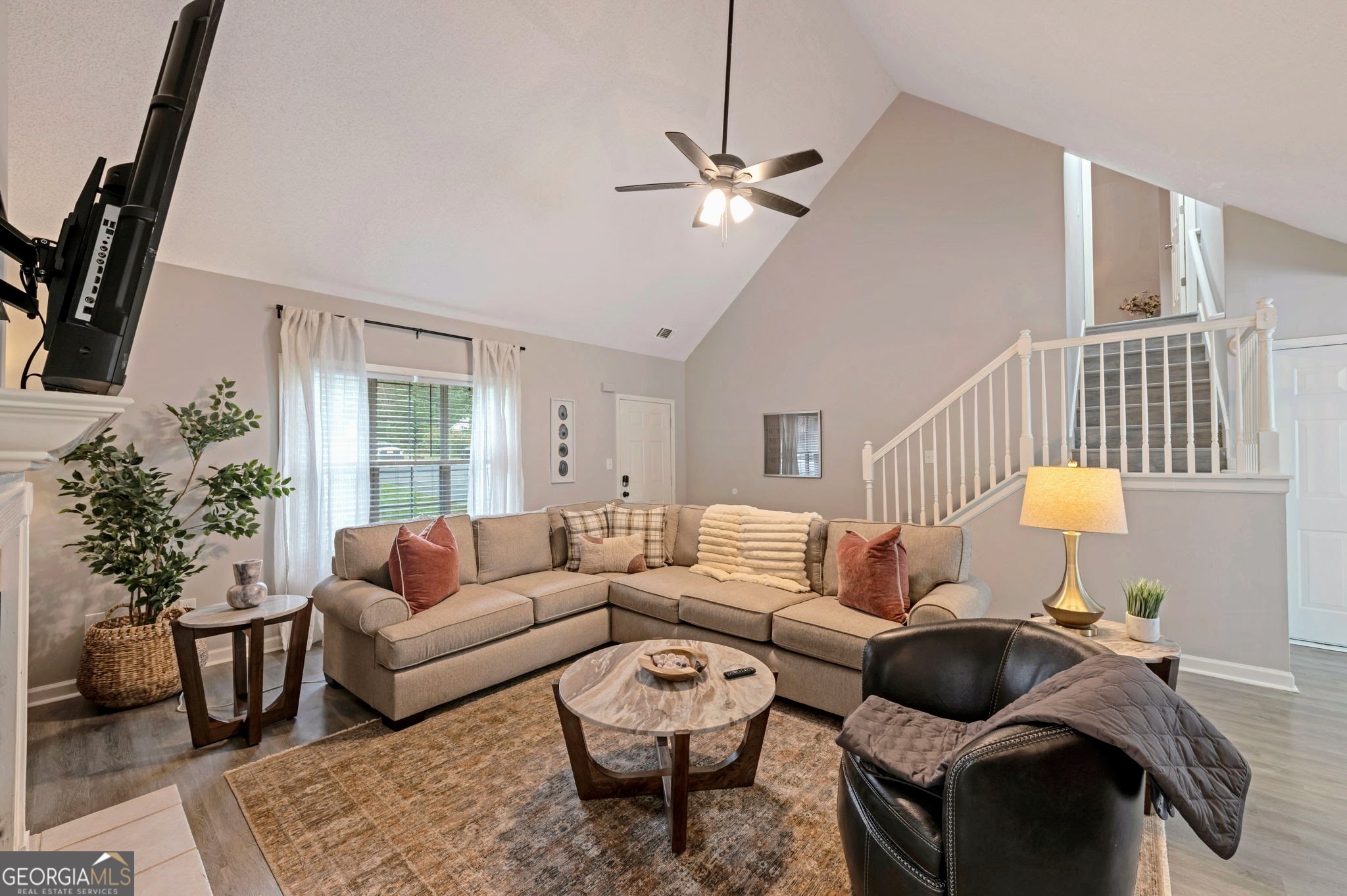 6839 Sandy Creek Drive Property Photo 3