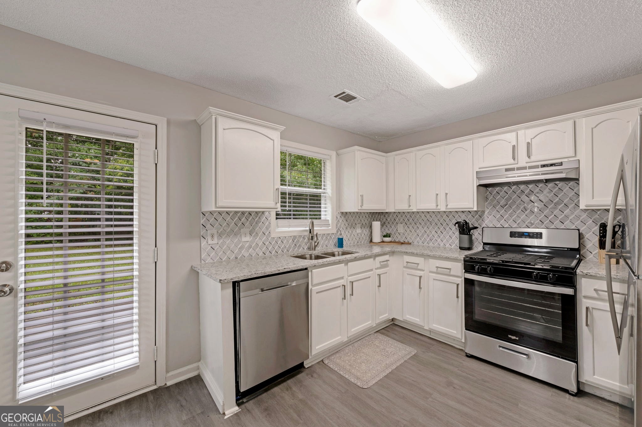 6839 Sandy Creek Drive Property Photo 8