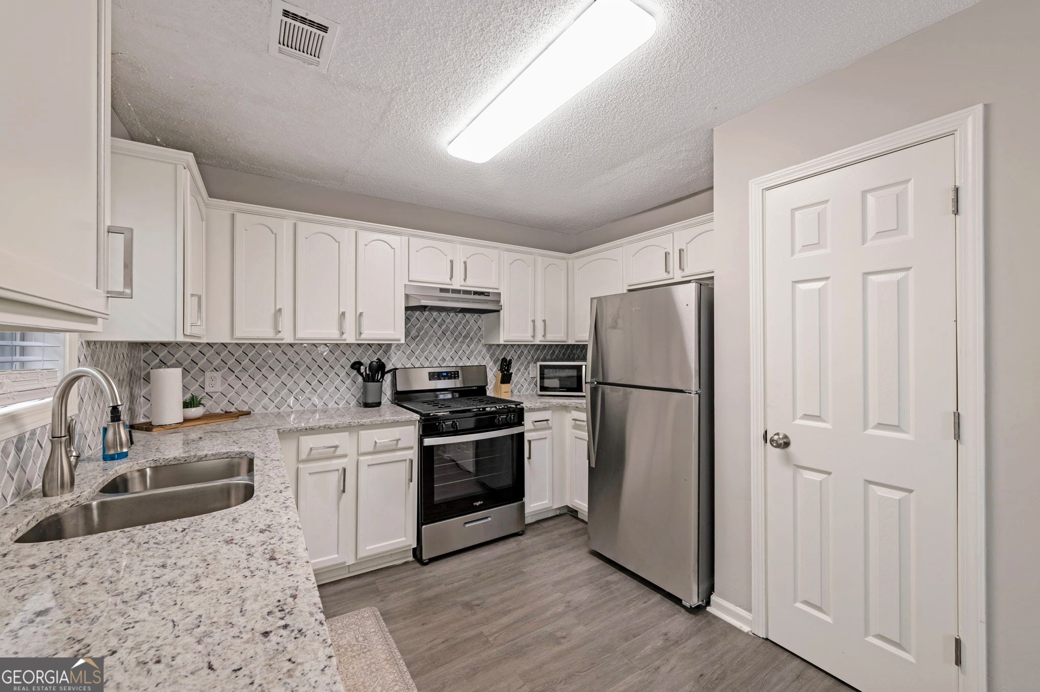 6839 Sandy Creek Drive Property Photo 9