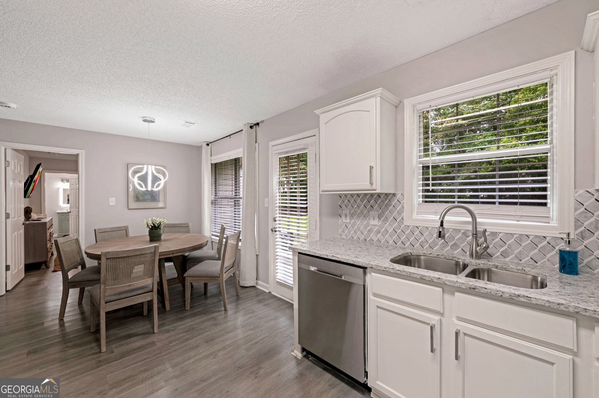 6839 Sandy Creek Drive Property Photo 11