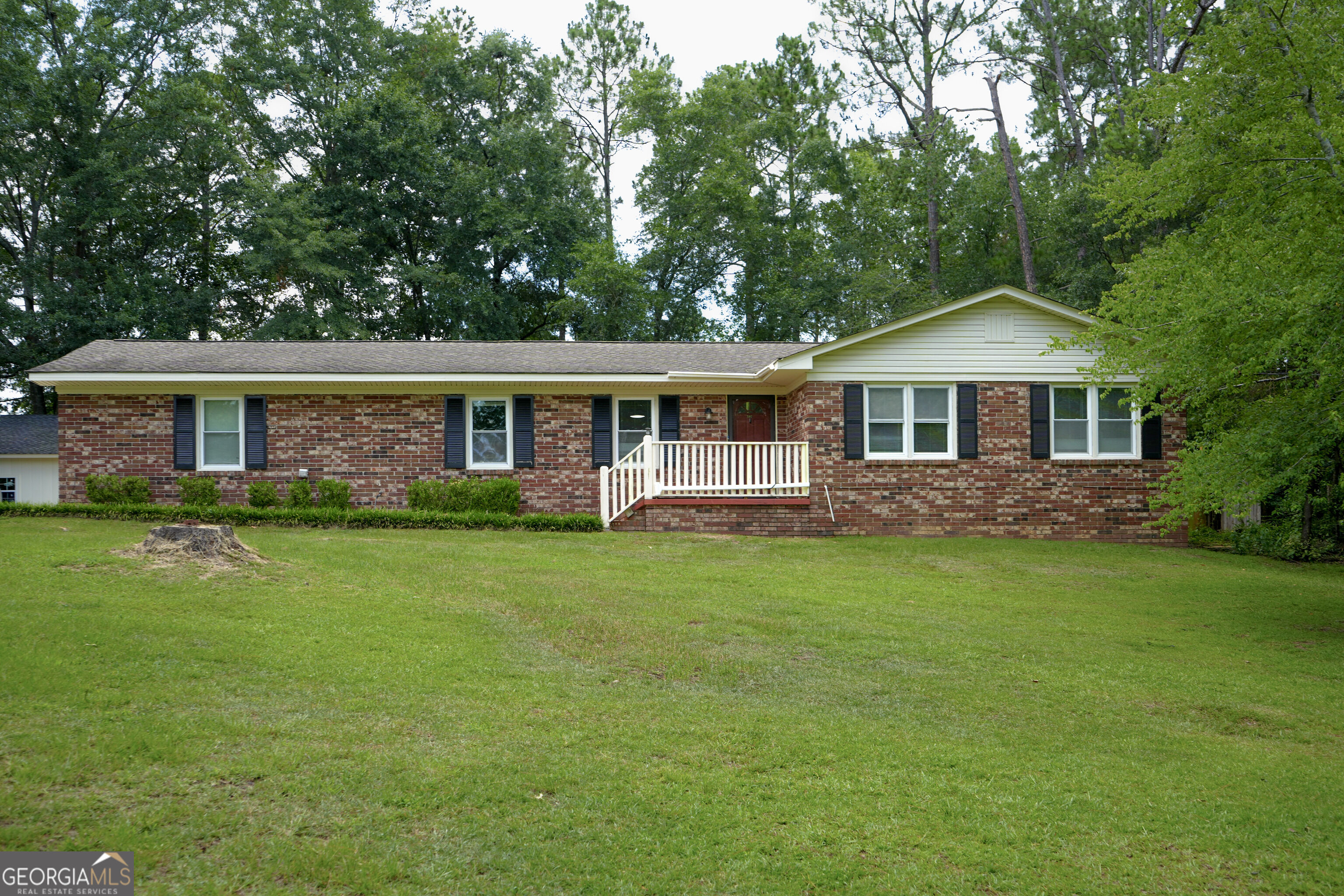 307 Pinewood Drive Property Photo 1