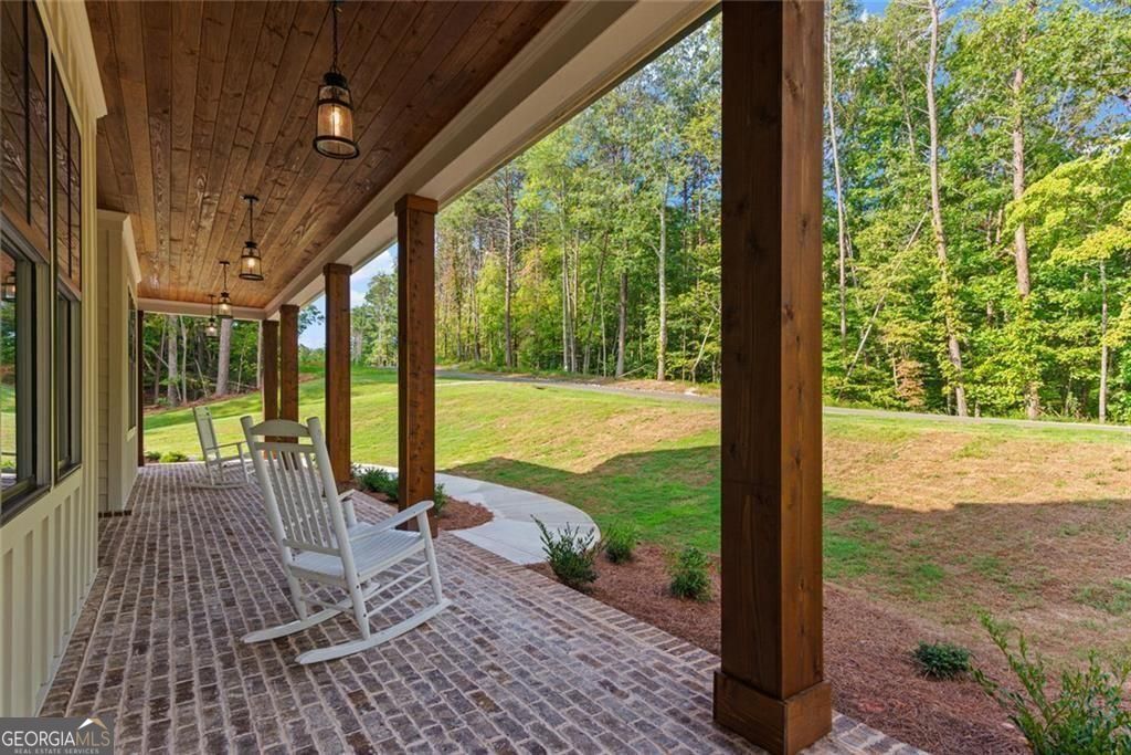 240 Highlands Chase Property Photo 8