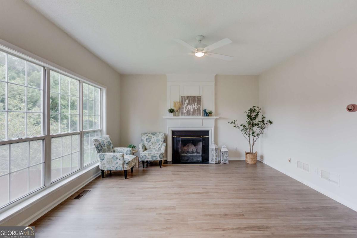 2325 Hiawassee Drive Property Photo 4