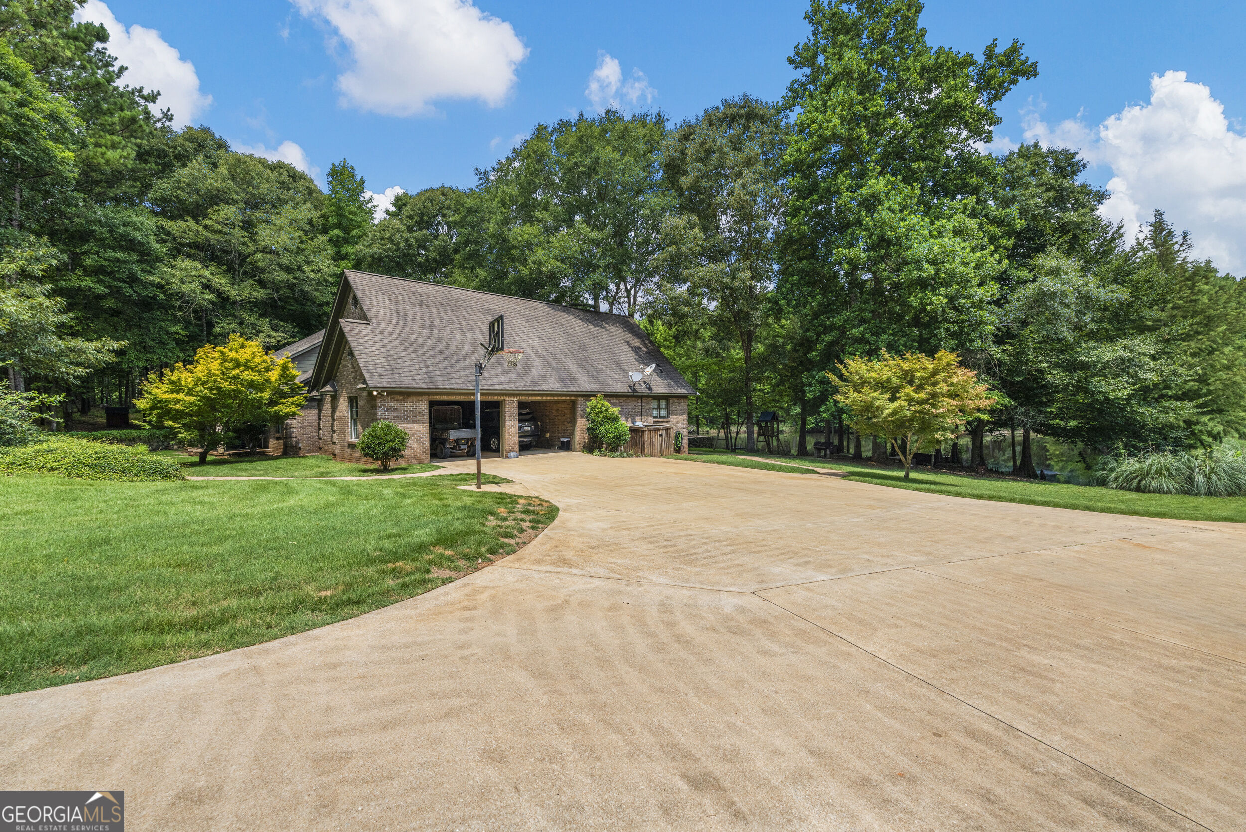 877 Mckee Road Property Photo 4