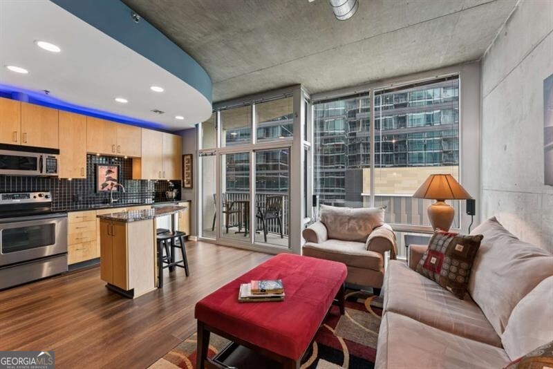 923 Peachtree Street Ne # 827 Property Photo 1