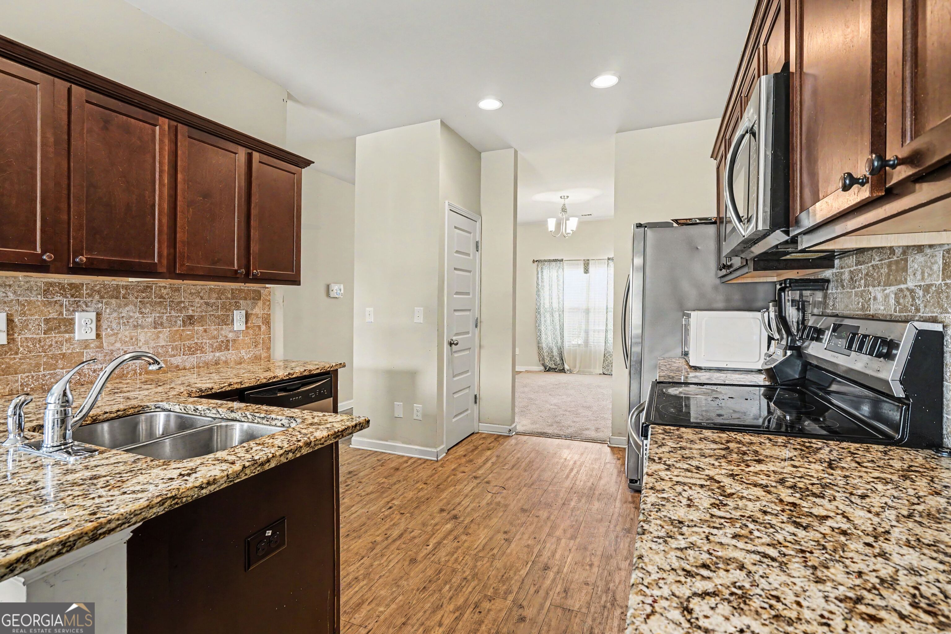 325 Horizon Trace Property Photo 3
