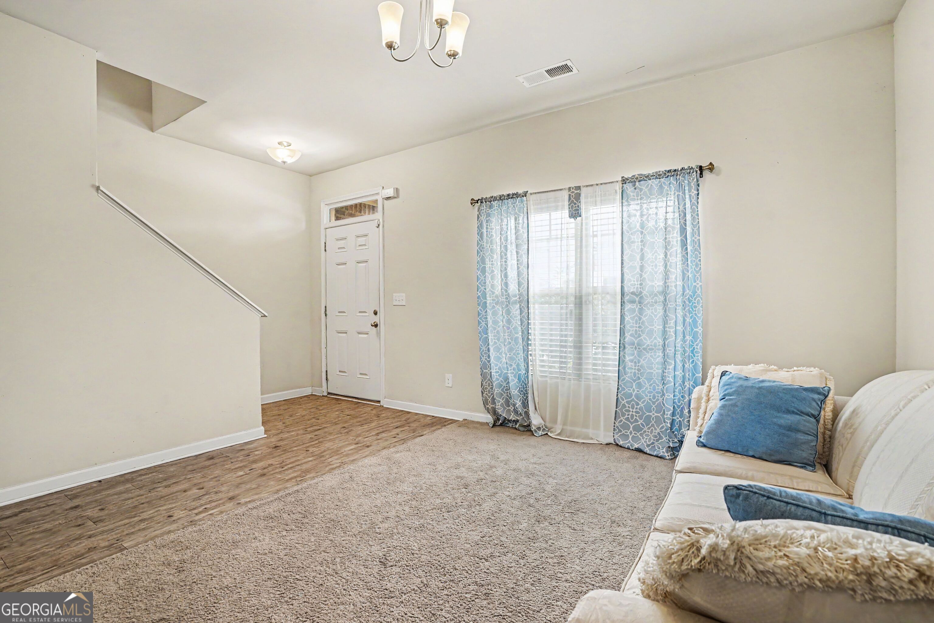 325 Horizon Trace Property Photo 9