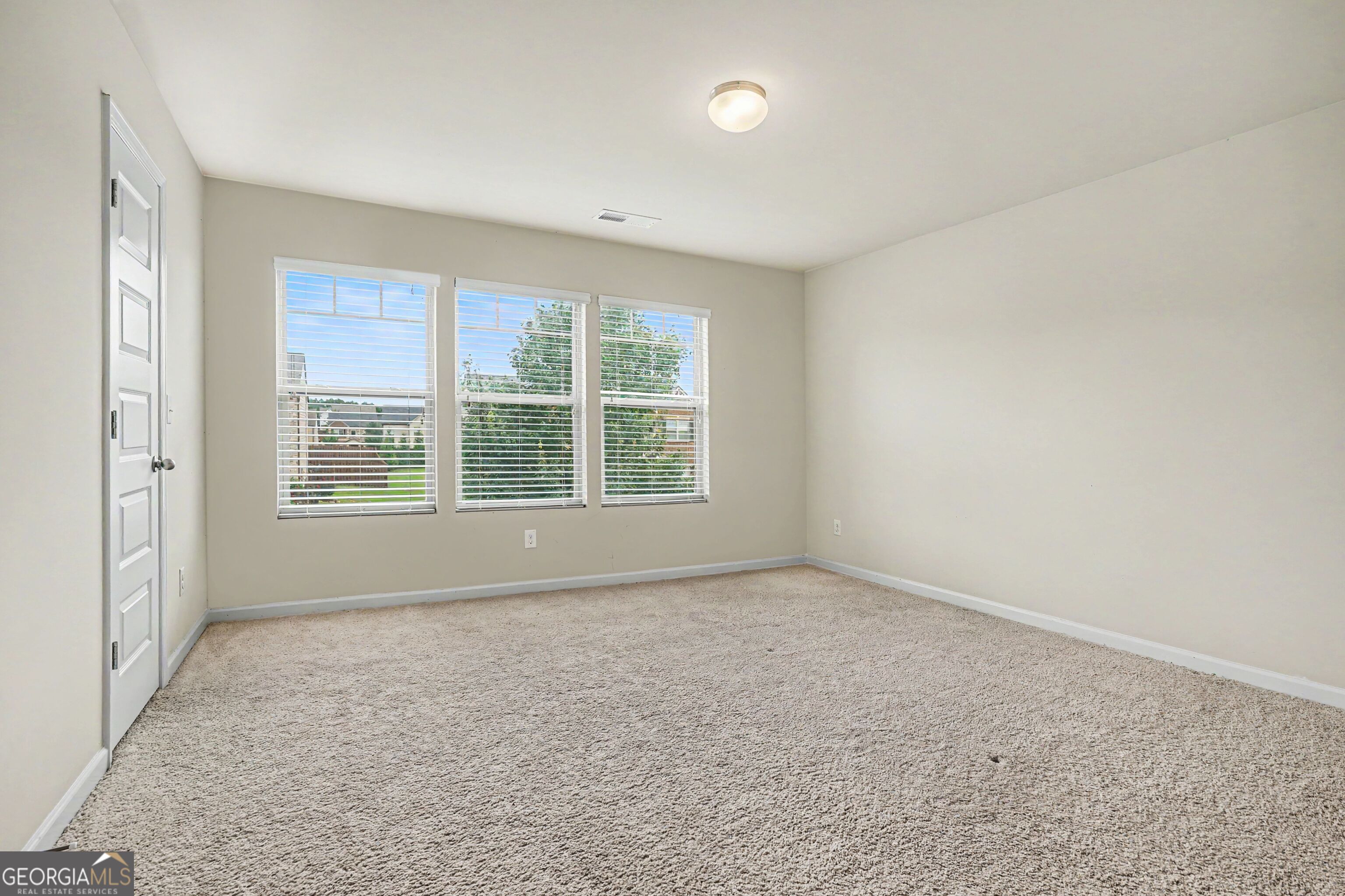 325 Horizon Trace Property Photo 24