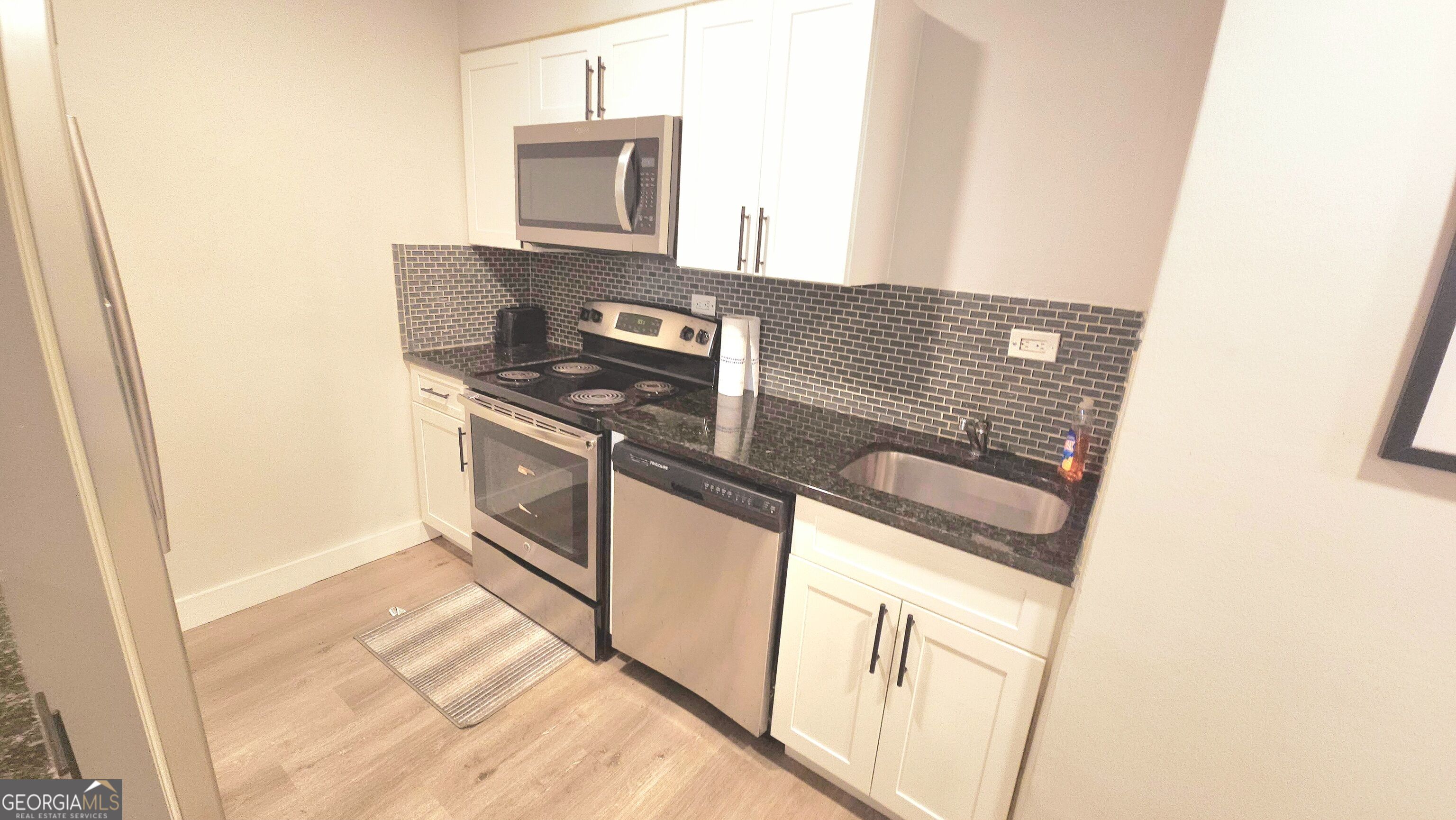 300 W Peachtree St 23 E Property Photo 8
