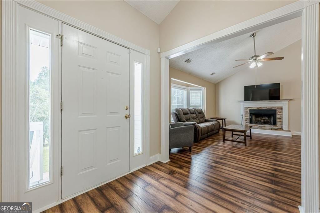 391 Pinewood Place Property Photo 4