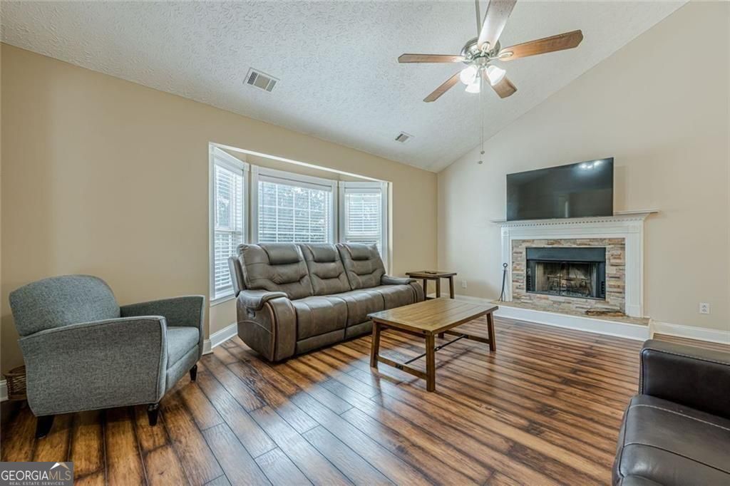 391 Pinewood Place Property Photo 6
