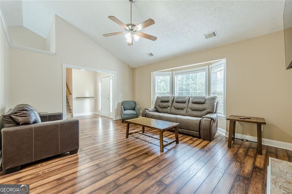 391 Pinewood Place Property Photo 7
