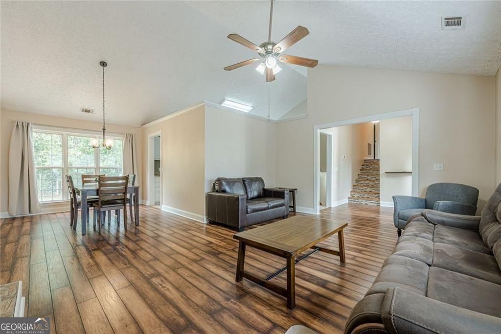 391 Pinewood Place Property Photo 8