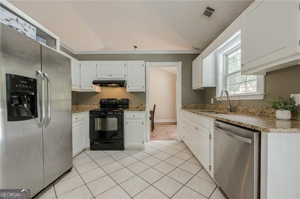 391 Pinewood Place Property Photo 12