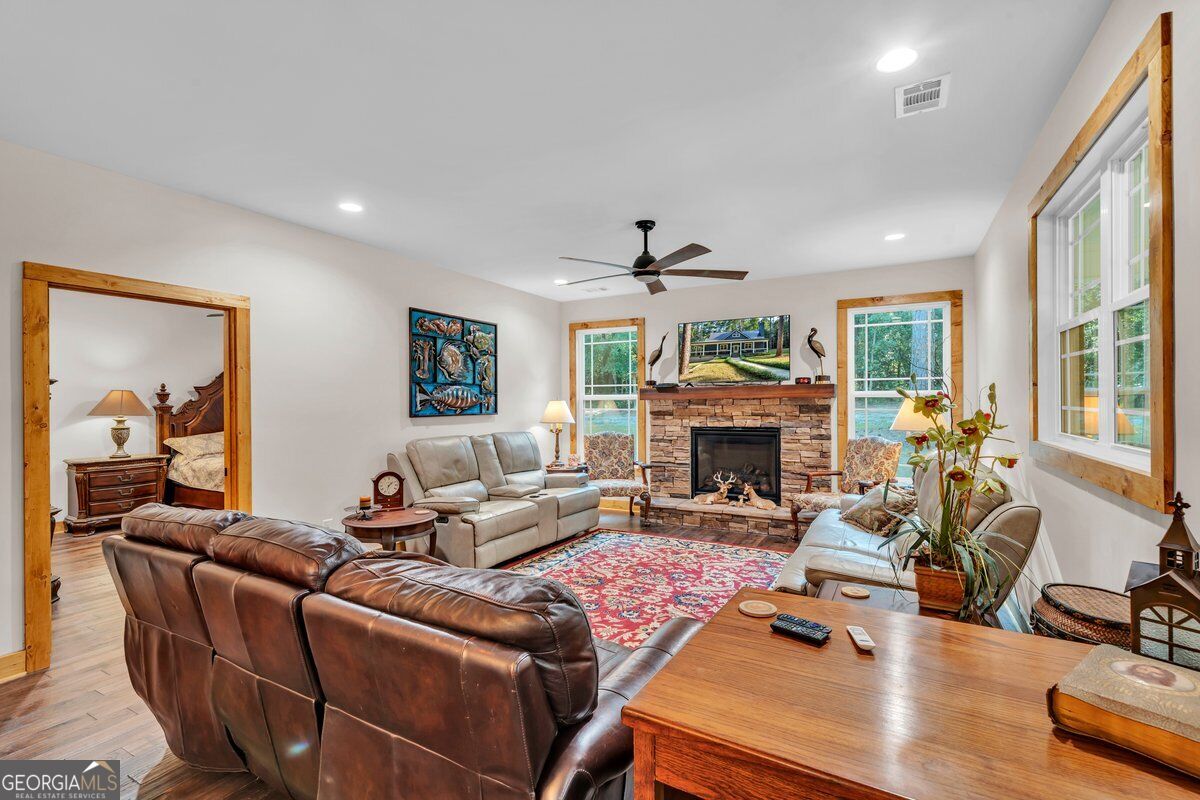 303 E Woodward Street Property Photo 4