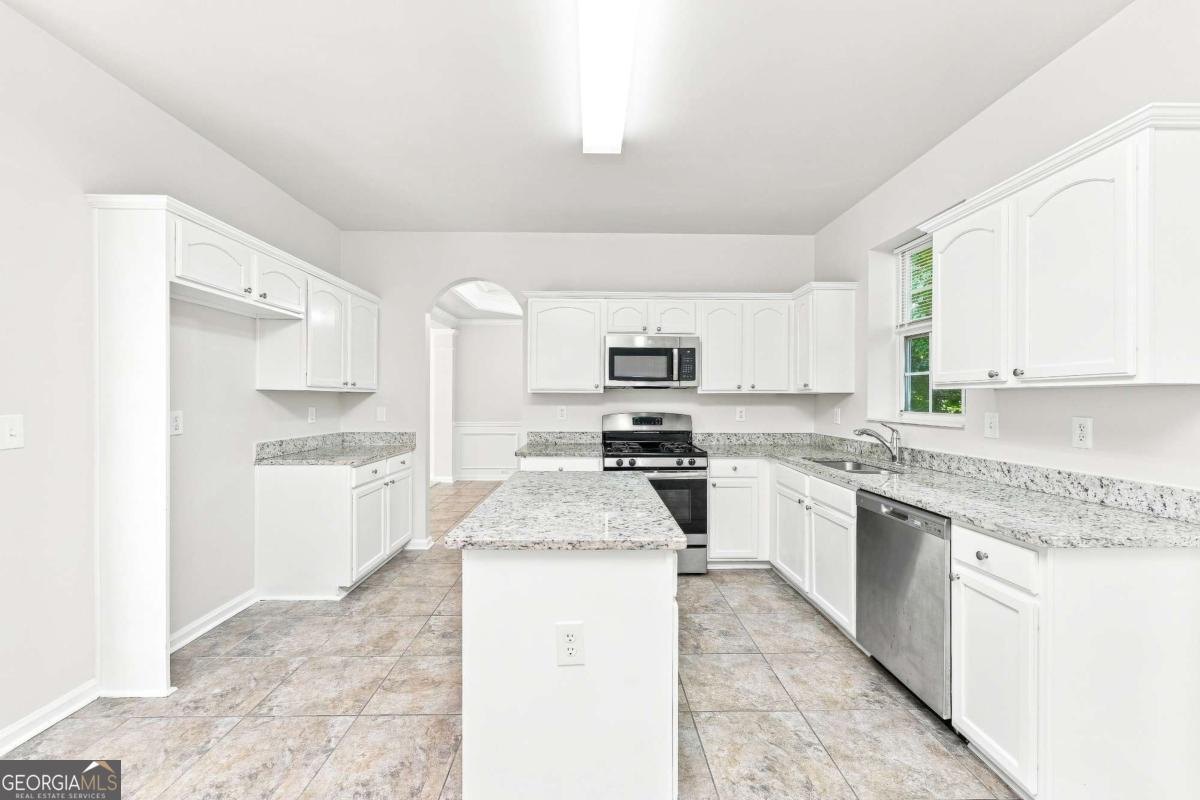 4514 Sequoia Park Trail Property Photo 8
