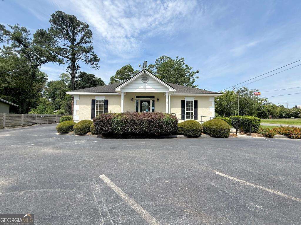 200 Elm Street Property Photo 2