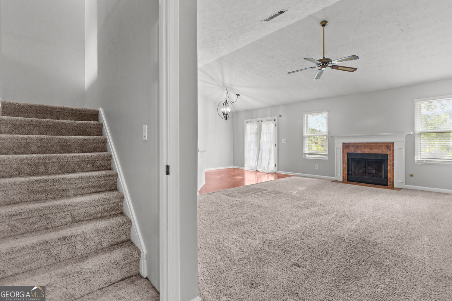 2979 Sentinel Circle Property Photo 4