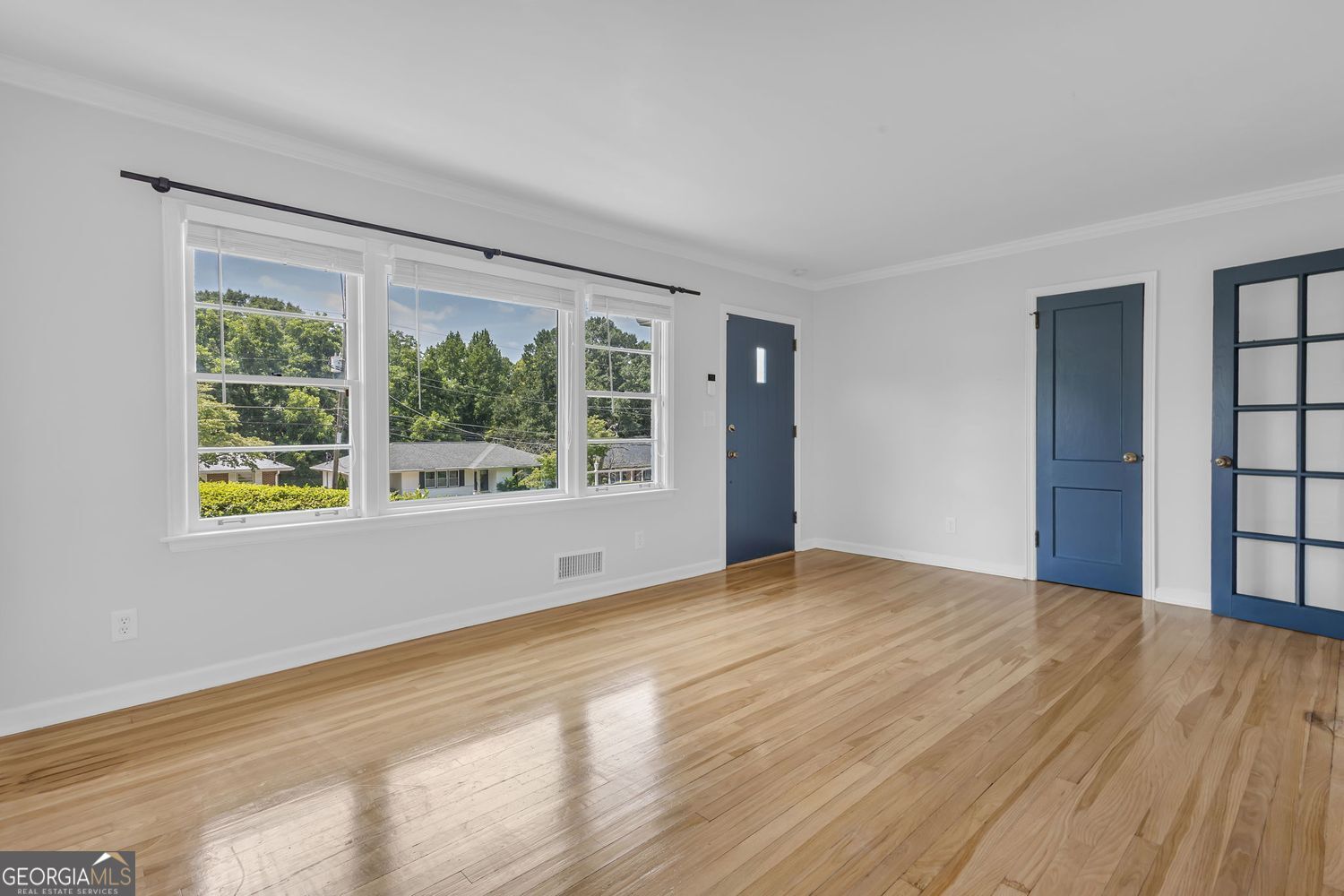 2015 Montrose Drive Property Photo 3
