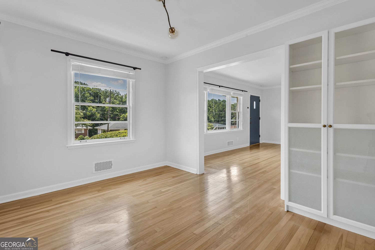 2015 Montrose Drive Property Photo 8