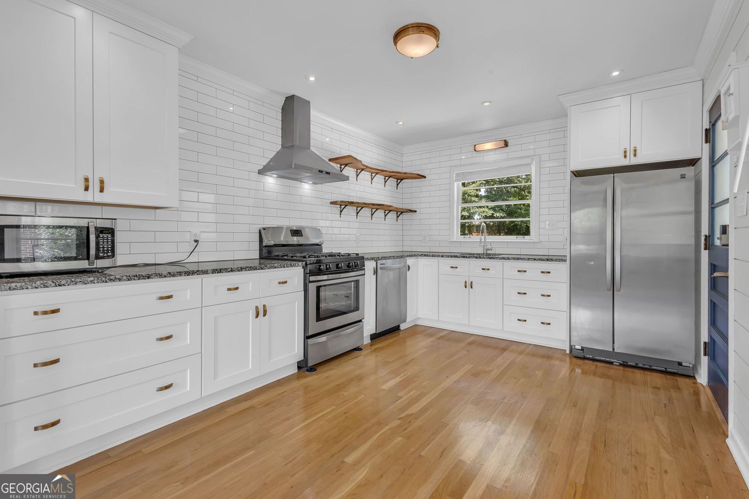 2015 Montrose Drive Property Photo 9