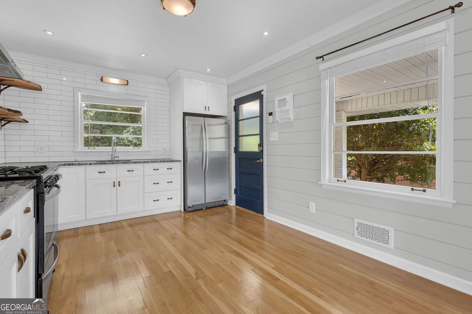 2015 Montrose Drive Property Photo 10