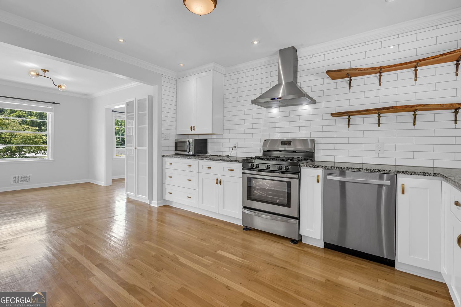 2015 Montrose Drive Property Photo 13