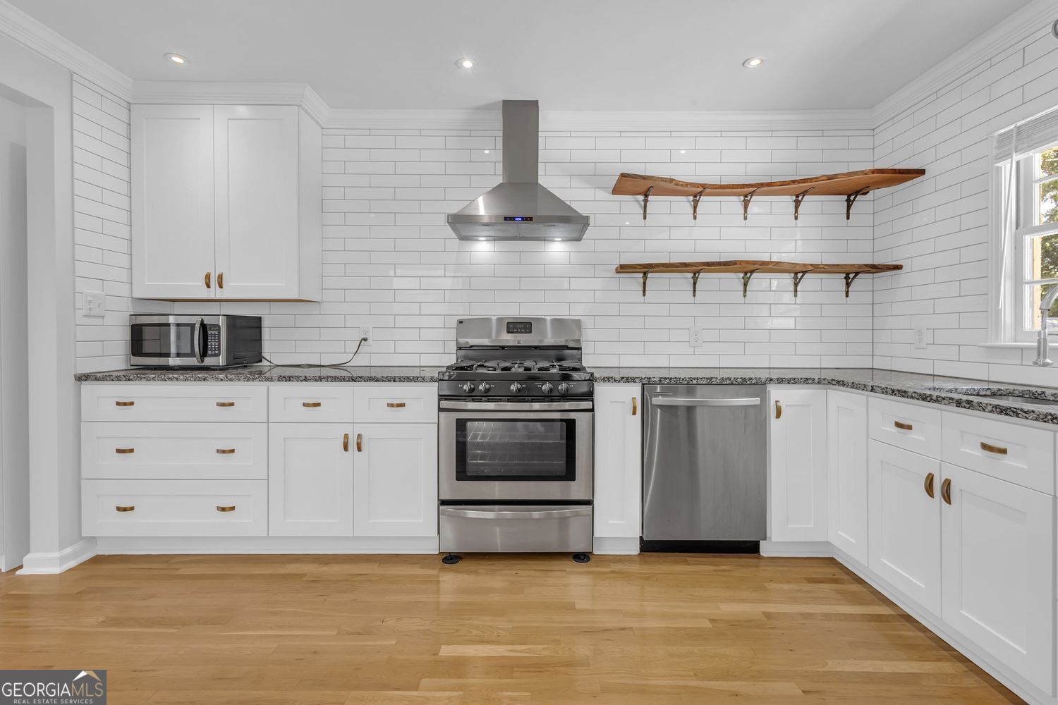 2015 Montrose Drive Property Photo 14