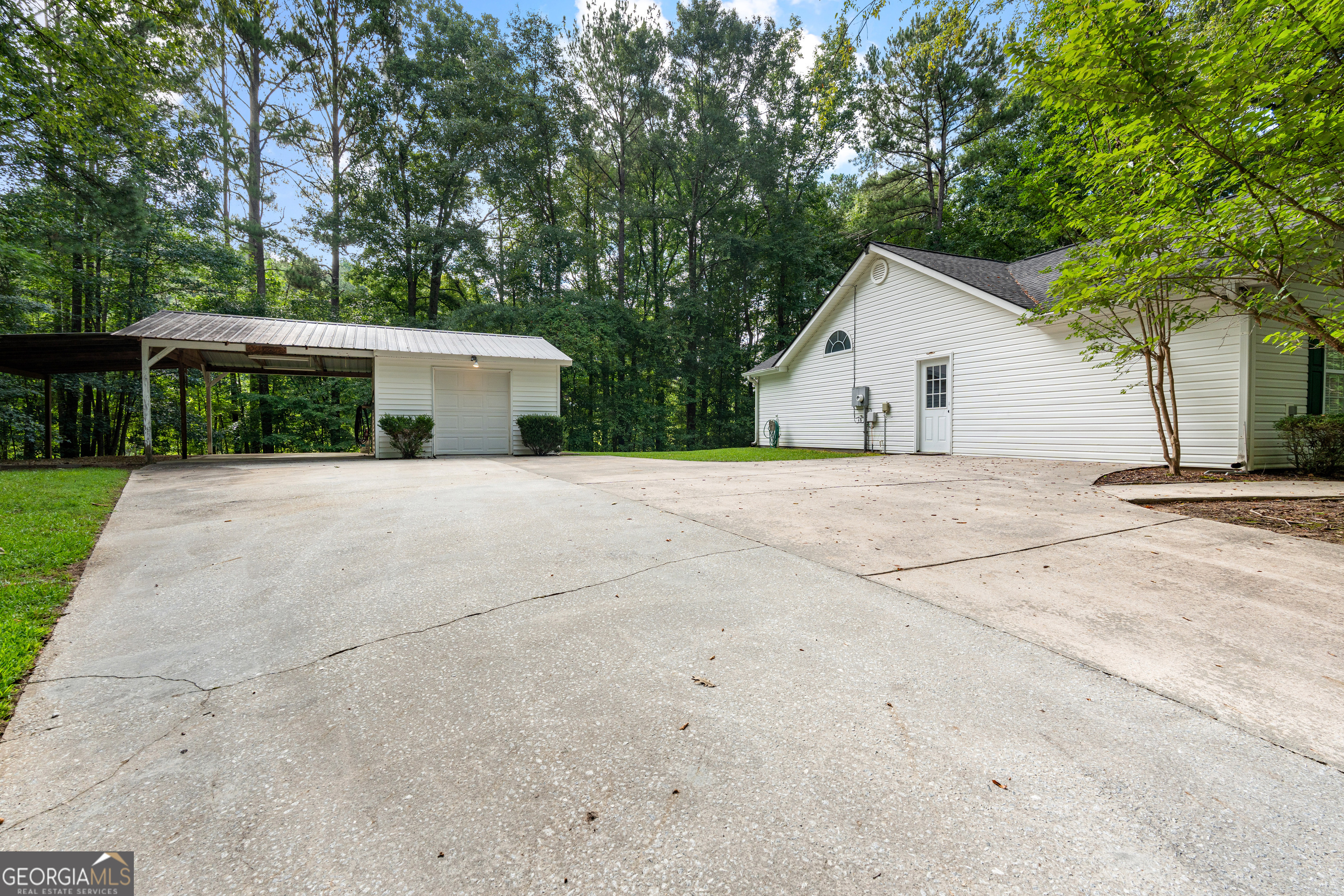 270 Hendrix Road Property Photo 3