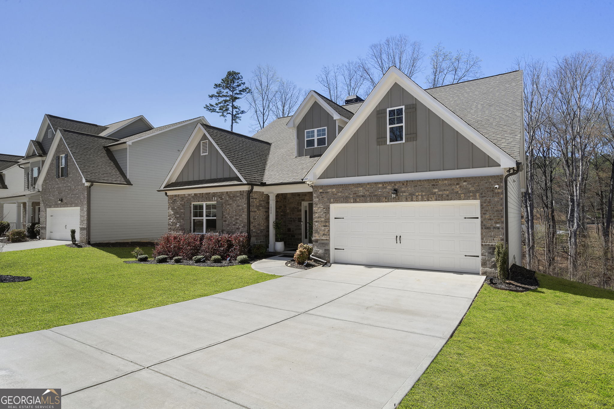 1880 Grand Lanier Drive Property Photo 3