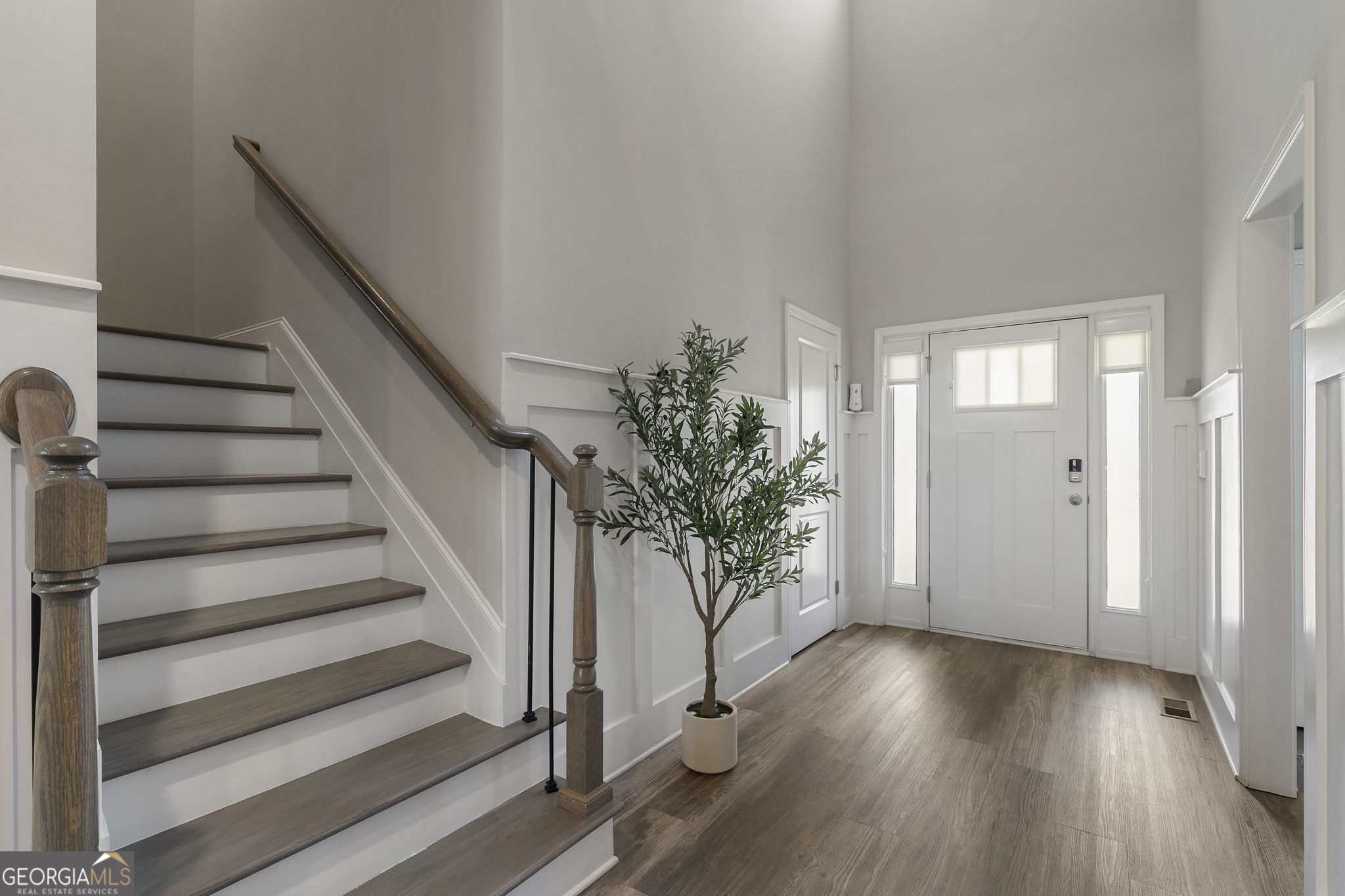 1880 Grand Lanier Drive Property Photo 13